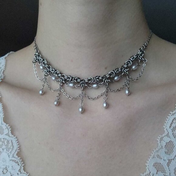 Vintage victorian gothic princess white pearl and silver chandelier necklace - Picture 2 of 9